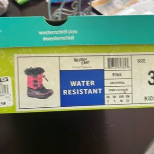 Size 3 kids snow boots pink worn once